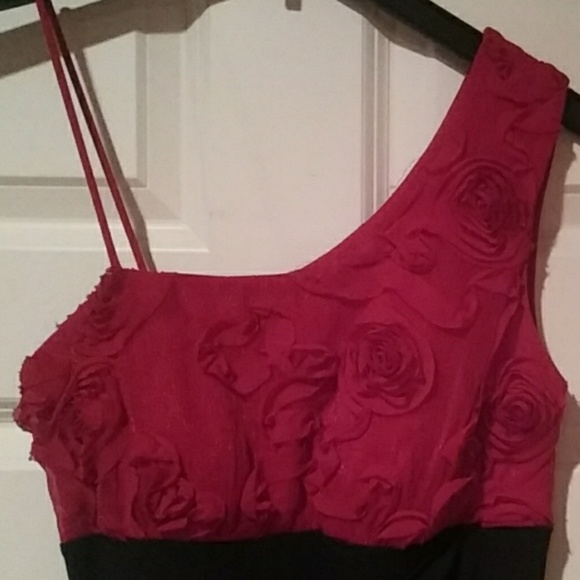 Pretty Dress - Picture 2 of 3